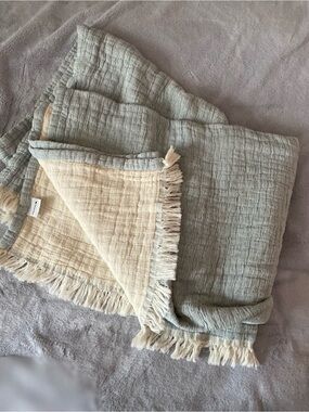 Piscatextil reversible textured throw/blanket with fringes